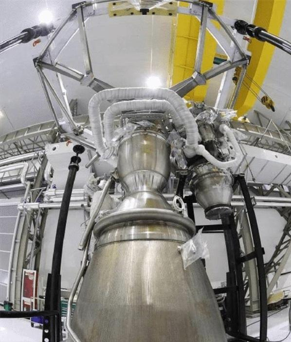 大国重器如虎添翼,国产火箭发动机试验成功,性能达到国际水平