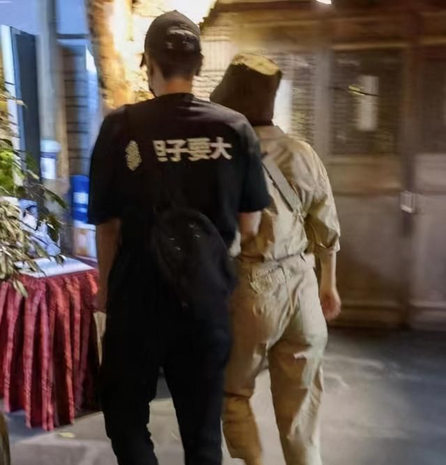 秦霄贤和女神丈夫同框,意外吃到大把狗粮,赵又廷:只有我能娶到休闲区蓝鸢梦想 - Www.slyday.coM 秦霄贤和女神丈夫同框,意外吃到大把狗粮,赵又廷:只有我能娶到休闲区蓝鸢梦想 - Www.slyday.coM