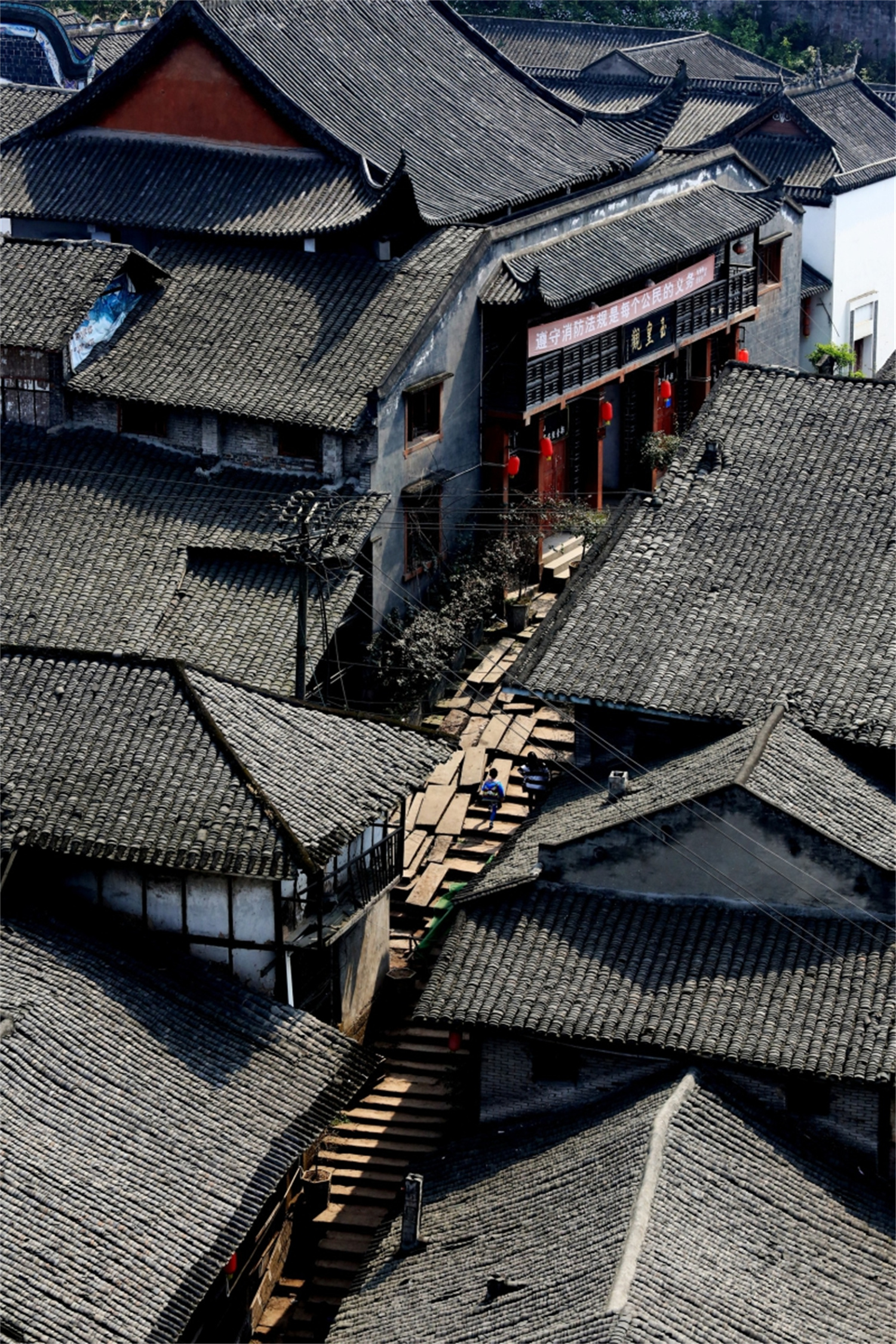 重庆旅游攻略:涞滩古镇三面都是悬崖,龚滩超过1800年历史