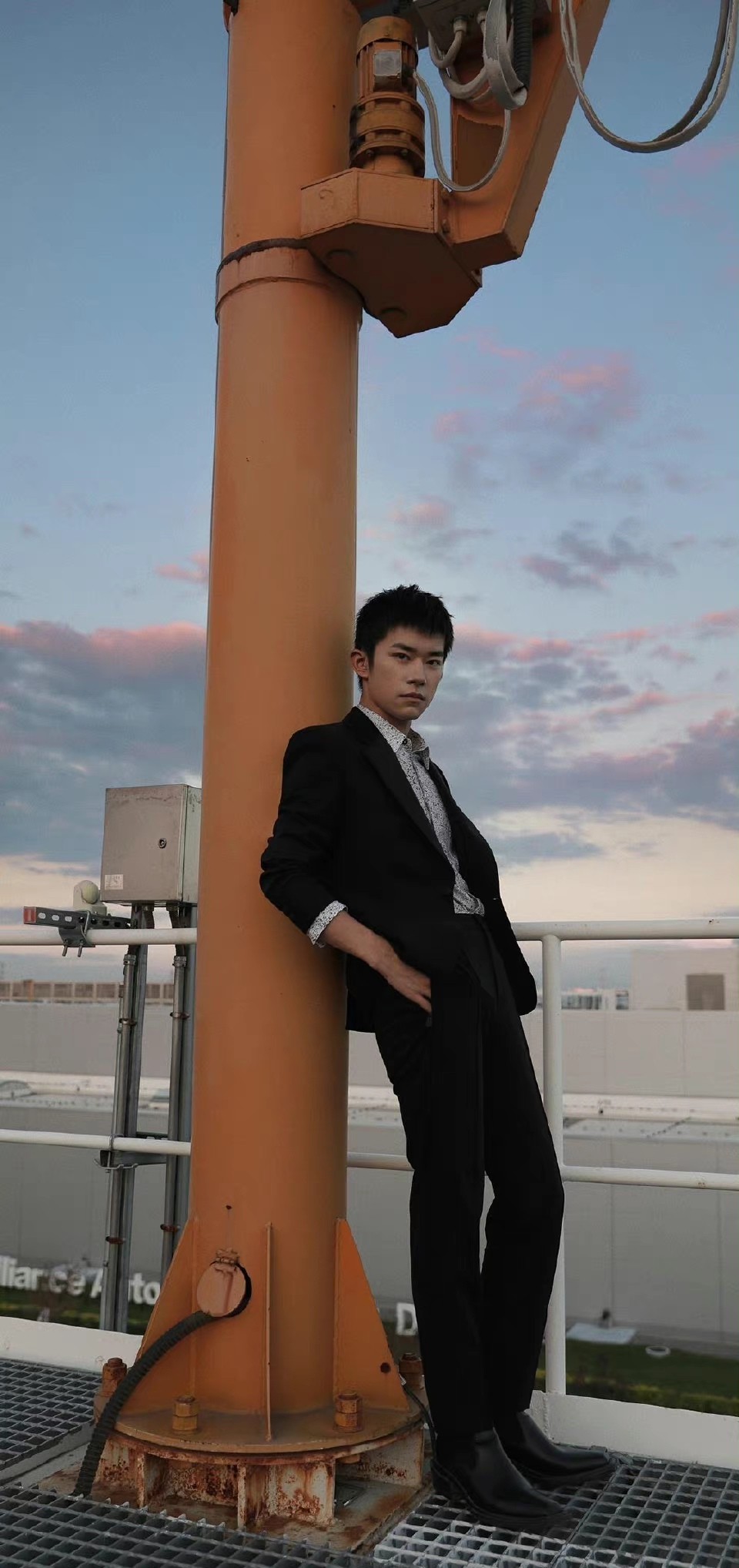 《长津湖》片长三小时,上线一天票房破两亿,这部电影被低估了吗休闲区蓝鸢梦想 - Www.slyday.coM 《长津湖》片长三小时,上线一天票房破两亿,这部电影被低估了吗休闲区蓝鸢梦想 - Www.slyday.coM