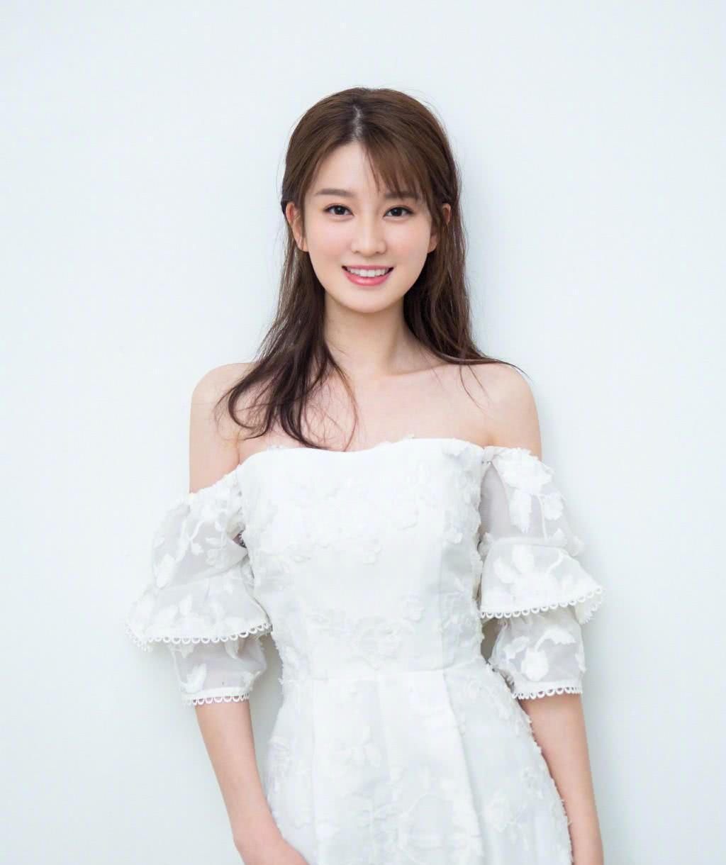 28岁乔欣清新漂亮身材有料越来越有成熟味道了