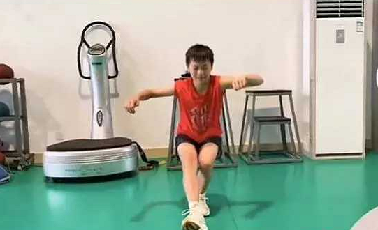 全红婵的笑声太治愈了!没抓上来娃娃很失望,望向身旁后笑了休闲区蓝鸢梦想 - Www.slyday.coM 全红婵的笑声太治愈了!没抓上来娃娃很失望,望向身旁后笑了休闲区蓝鸢梦想 - Www.slyday.coM