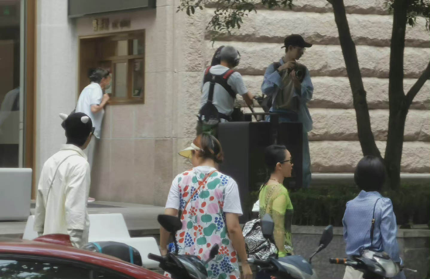 井柏然周迅坐地铁上班,皮肤细嫩看不出瑕疵,接地气生活气息十足休闲区蓝鸢梦想 - Www.slyday.coM 井柏然周迅坐地铁上班,皮肤细嫩看不出瑕疵,接地气生活气息十足休闲区蓝鸢梦想 - Www.slyday.coM