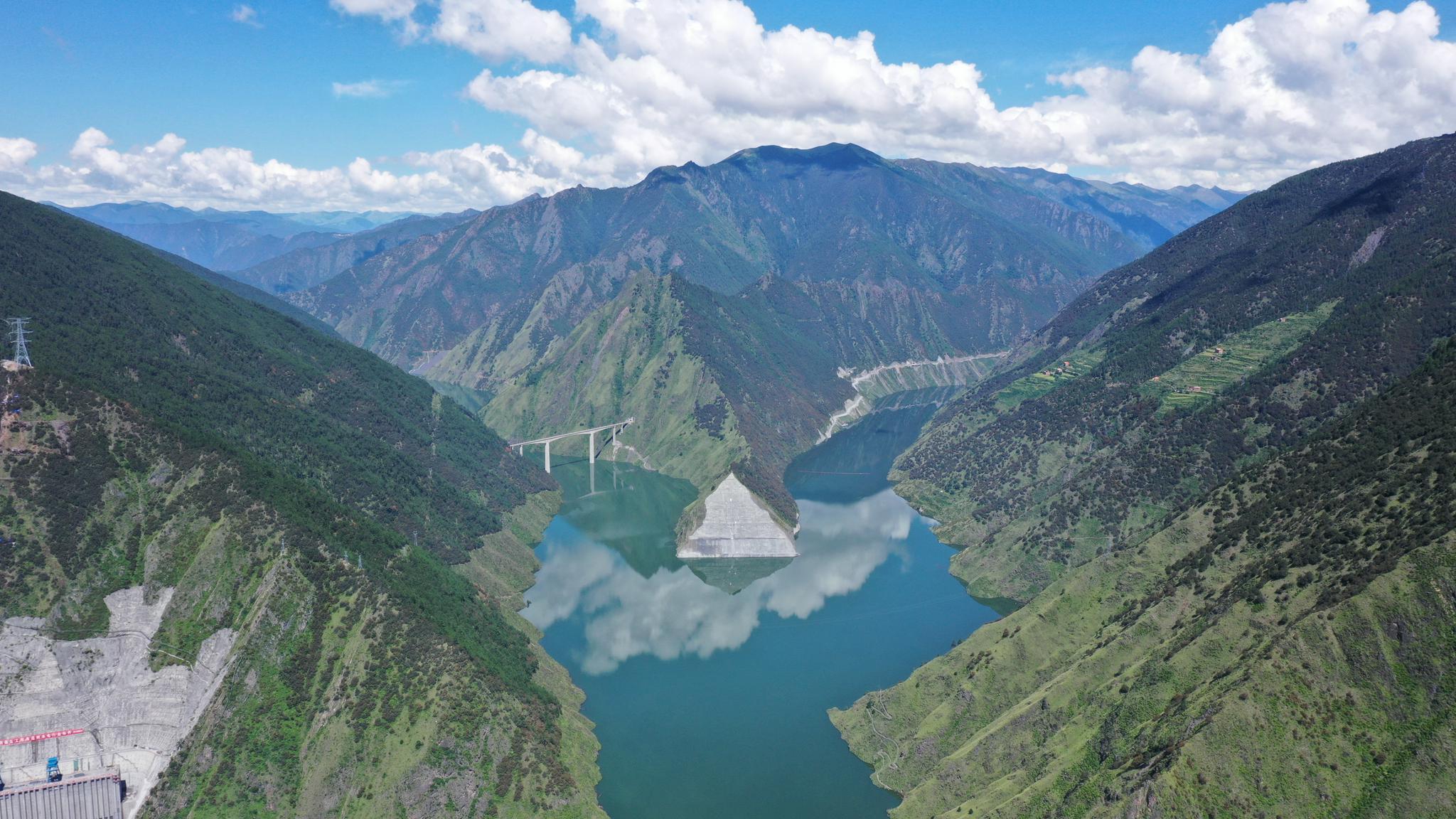 蓄水后的两河口枢纽区风光