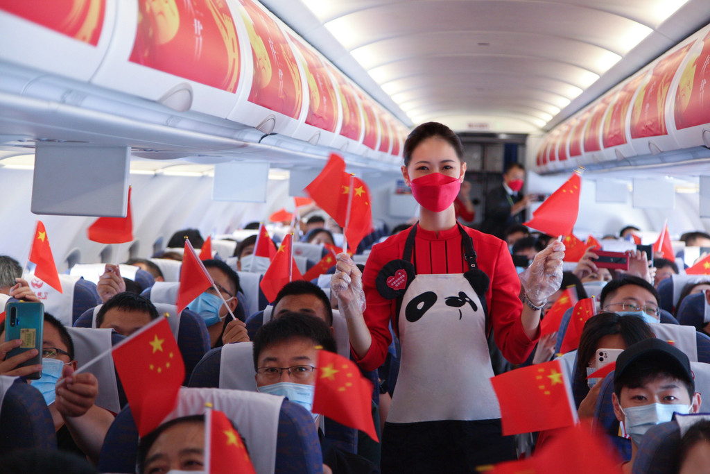 万米高空，川航客舱内唱响《我和我的祖国》休闲区蓝鸢梦想 - Www.slyday.coM