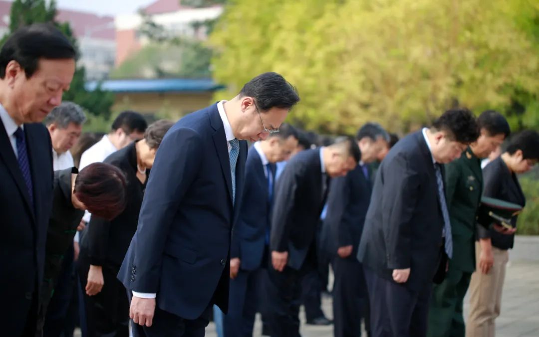 国家烈士纪念日休闲区蓝鸢梦想 - Www.slyday.coM