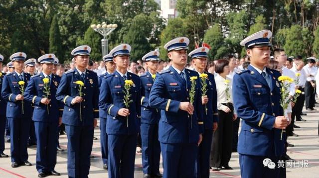 我市隆重举行向英雄烈士敬献花篮活动 张家胜李军杰张社教洪再林参加并瞻仰烈士纪念碑休闲区蓝鸢梦想 - Www.slyday.coM