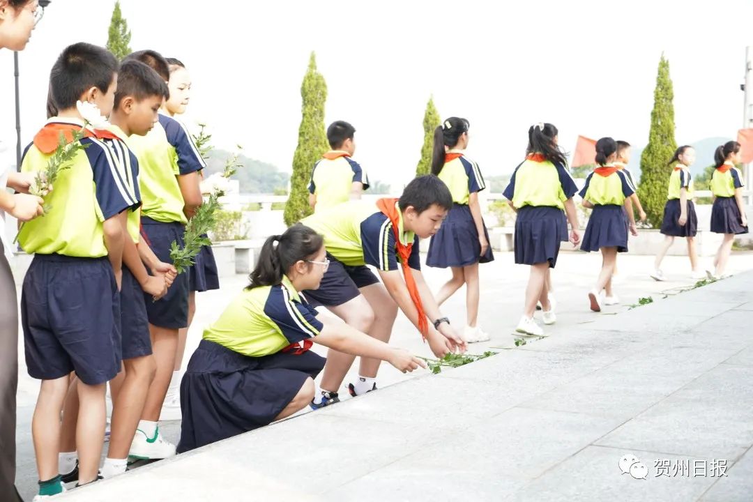 贺州市在古柏烈士陵园举行向人民英雄敬献花篮仪式休闲区蓝鸢梦想 - Www.slyday.coM