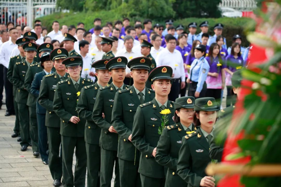 国家烈士纪念日休闲区蓝鸢梦想 - Www.slyday.coM