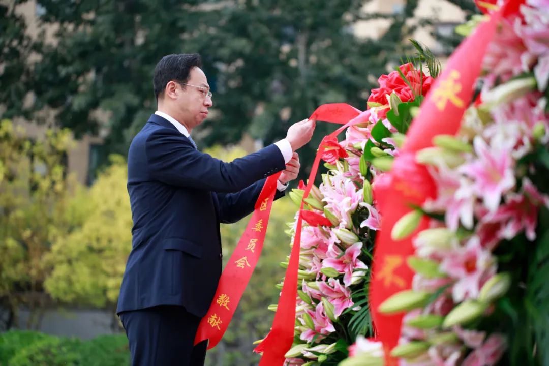 国家烈士纪念日休闲区蓝鸢梦想 - Www.slyday.coM