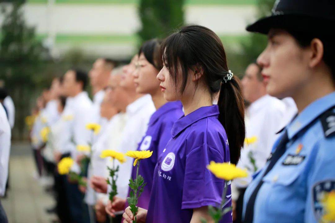 国家烈士纪念日休闲区蓝鸢梦想 - Www.slyday.coM