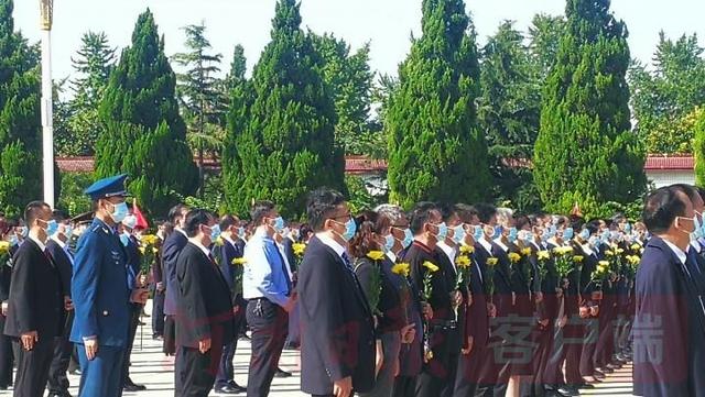 烈士纪念日丨开封：弘扬烈士精神 缅怀烈士功绩休闲区蓝鸢梦想 - Www.slyday.coM