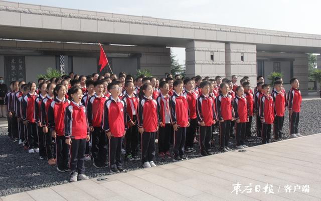 枣庄市举行烈士纪念日向人民英雄敬献花篮仪式休闲区蓝鸢梦想 - Www.slyday.coM