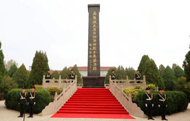 今天，鲜花献给英烈！阳曲县党政军民向人民英雄敬献花篮休闲区蓝鸢梦想 - Www.slyday.coM