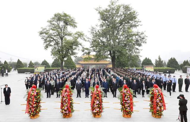 万柏林区各界举行“9.30烈士纪念日”向烈士敬献花篮仪式休闲区蓝鸢梦想 - Www.slyday.coM