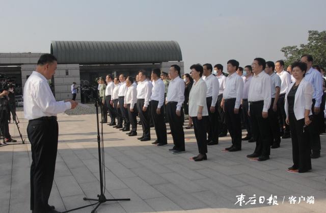 枣庄市举行烈士纪念日向人民英雄敬献花篮仪式休闲区蓝鸢梦想 - Www.slyday.coM