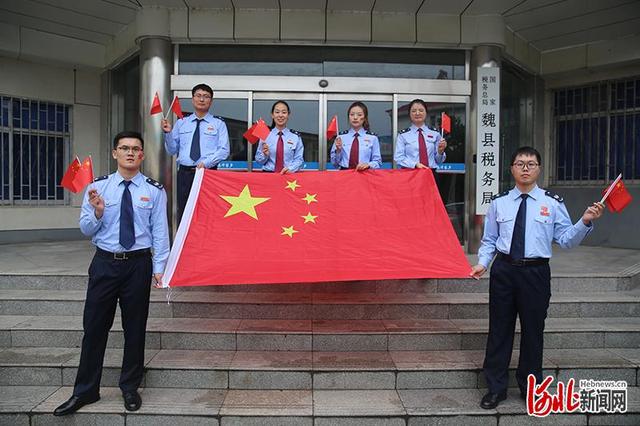 邯郸魏县：我和国旗合个影休闲区蓝鸢梦想 - Www.slyday.coM