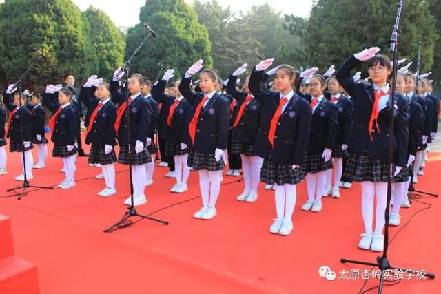太原杏岭实验学校师生参加省城各界向烈士纪念碑敬献花篮仪式休闲区蓝鸢梦想 - Www.slyday.coM