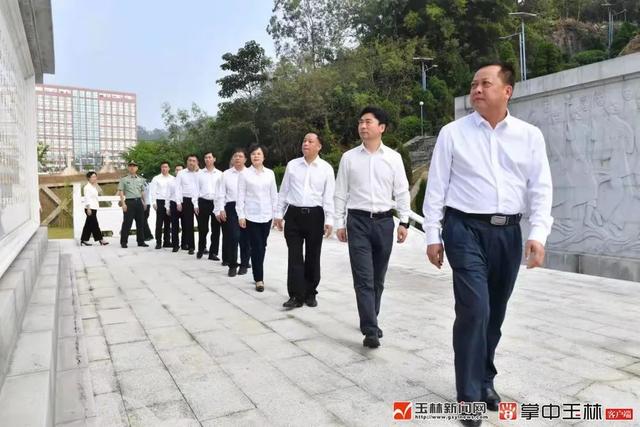 玉林市举行烈士纪念日向人民英雄敬献花篮仪式休闲区蓝鸢梦想 - Www.slyday.coM