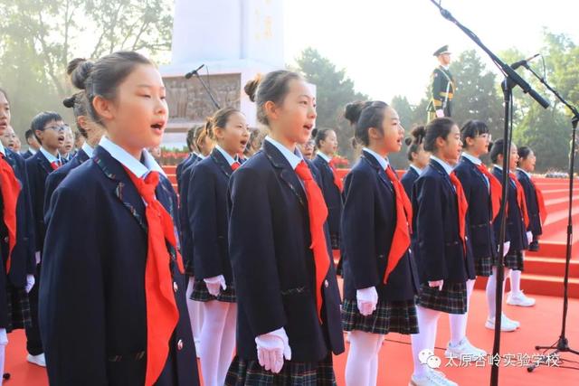 太原杏岭实验学校师生参加省城各界向烈士纪念碑敬献花篮仪式休闲区蓝鸢梦想 - Www.slyday.coM