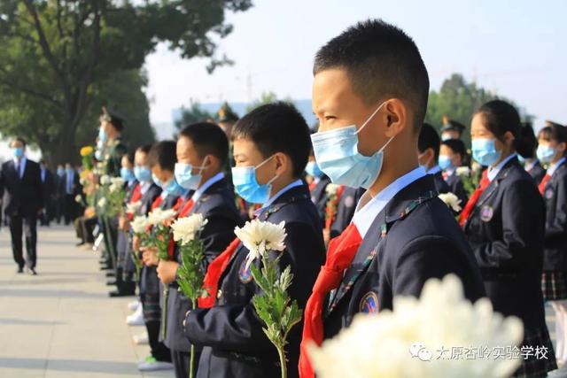 太原杏岭实验学校师生参加省城各界向烈士纪念碑敬献花篮仪式休闲区蓝鸢梦想 - Www.slyday.coM