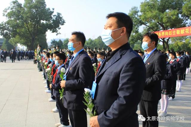 太原杏岭实验学校师生参加省城各界向烈士纪念碑敬献花篮仪式休闲区蓝鸢梦想 - Www.slyday.coM