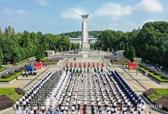 我市隆重举行向英雄烈士敬献花篮活动 张家胜李军杰张社教洪再林参加并瞻仰烈士纪念碑休闲区蓝鸢梦想 - Www.slyday.coM