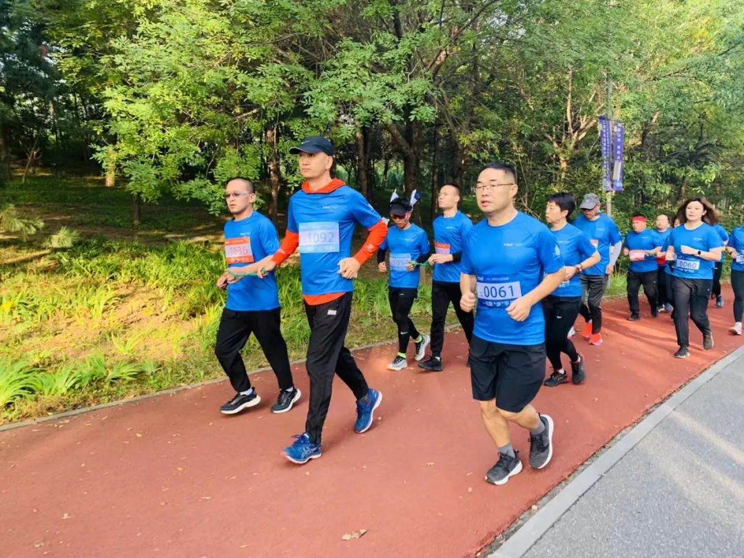 带着盲人去跑步 盲人 新浪财经 新浪网