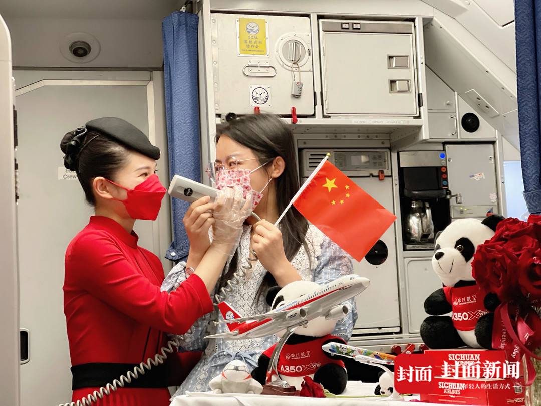 为祖国“庆生” 旅客万米高空唱响《我和我的祖国》休闲区蓝鸢梦想 - Www.slyday.coM