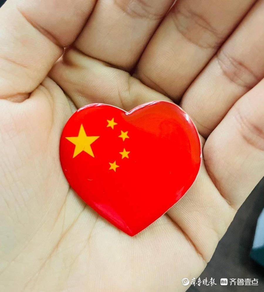 我和国旗合个影休闲区蓝鸢梦想 - Www.slyday.coM