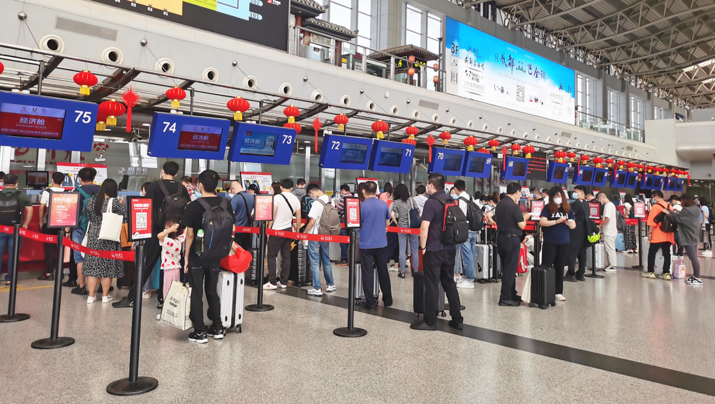 万米高空，川航客舱内唱响《我和我的祖国》休闲区蓝鸢梦想 - Www.slyday.coM