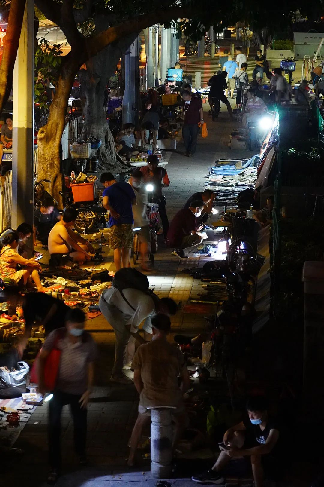 在废墟和鬼市中重新认识广州