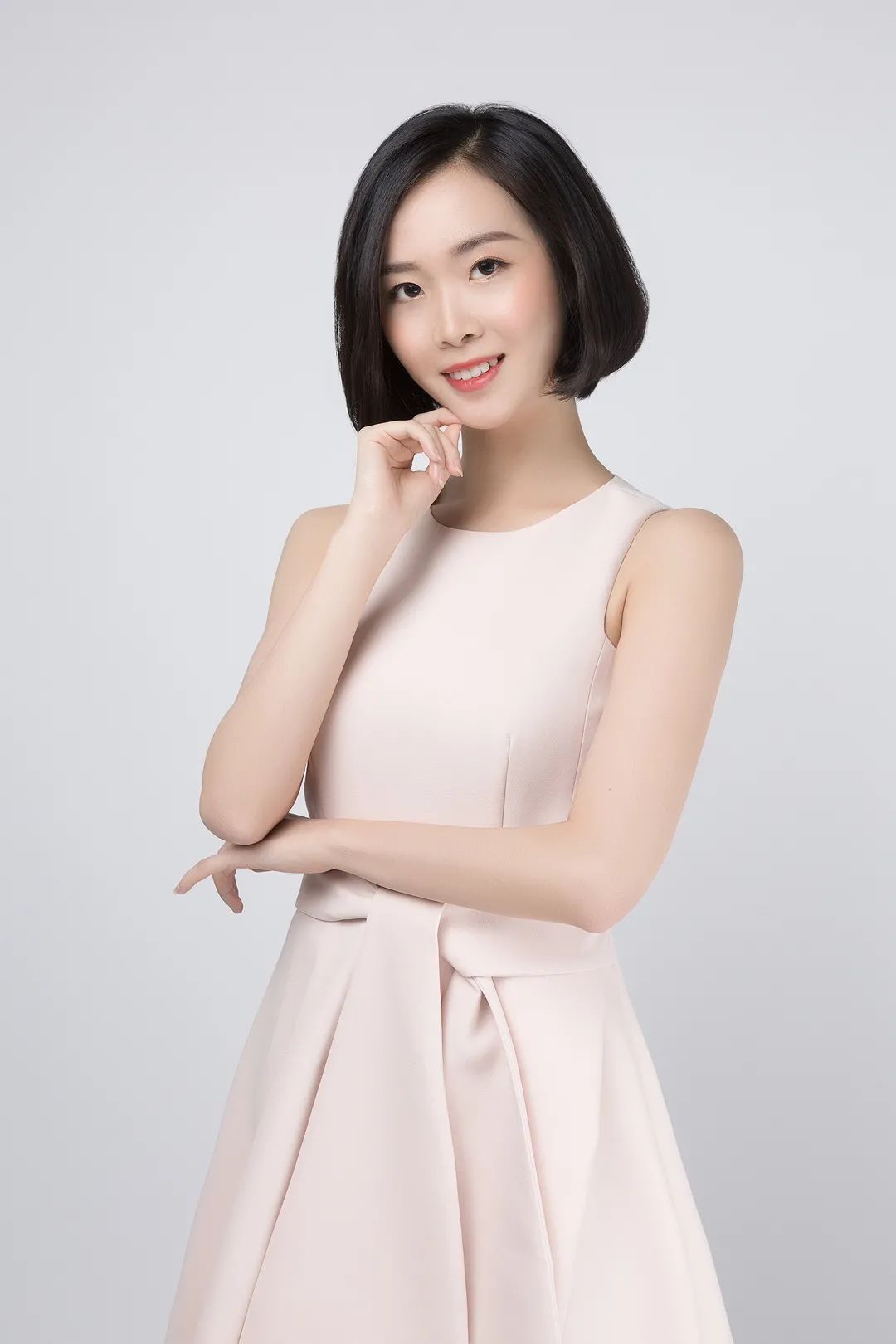 人组合黄佳殷,徐瑾打头阵贺国庆,献唱《红歌嘹亮》广州台首席主持人高