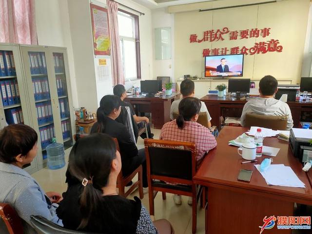 我和国旗同框 我为祖国点赞休闲区蓝鸢梦想 - Www.slyday.coM