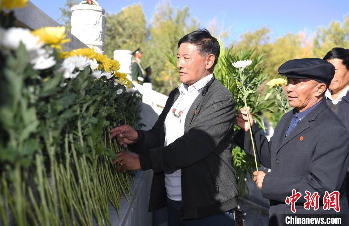 西藏举行烈士纪念日向烈士敬献花篮仪式