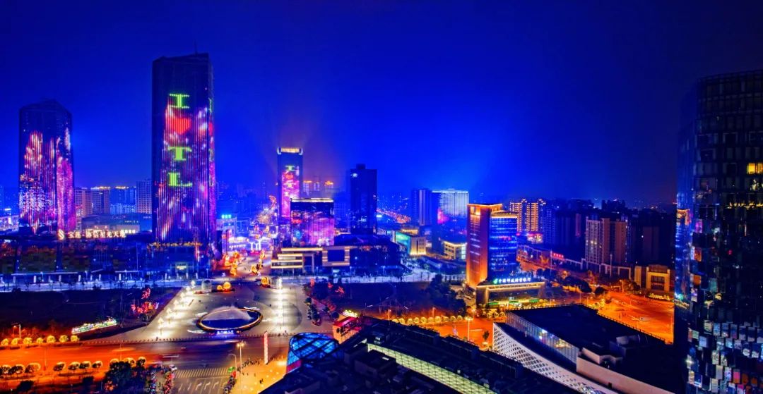 龙城天街夜景&nbsp;铜梁区委宣传部供图