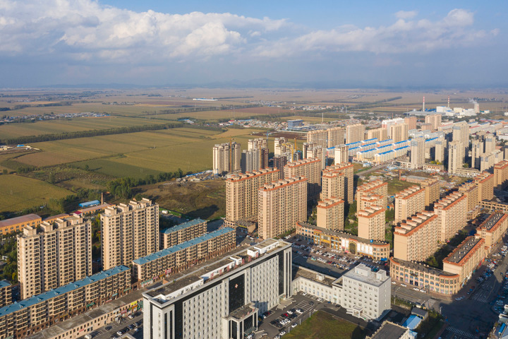 虽然巴彦隶属于哈尔滨,但兴隆镇距离绥化市仅30余公里,比到巴彦镇还近