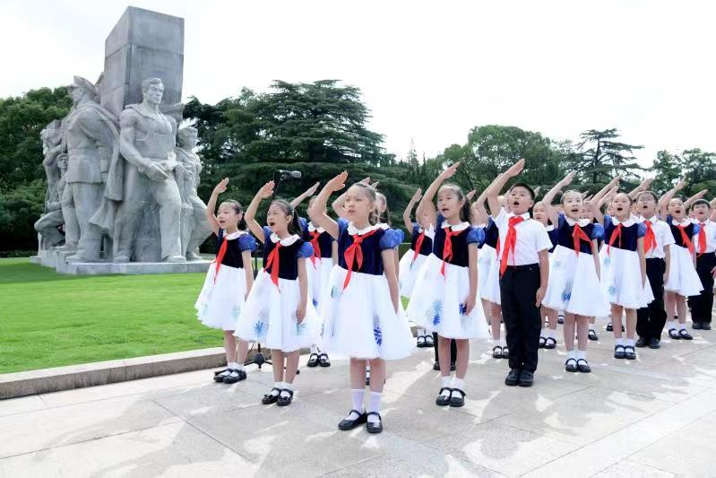 烈士纪念日，李强龚正等与各界代表向人民英雄敬献花篮休闲区蓝鸢梦想 - Www.slyday.coM