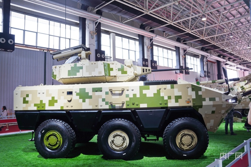 本届中国航展首次展出的vn-22轮式装甲车.(央广网记者 官文清摄)