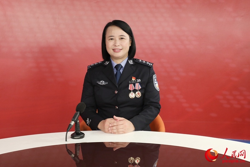 平潭综合实验区公安局行政审批支队全岛通办一窗办好让群众少跑腿