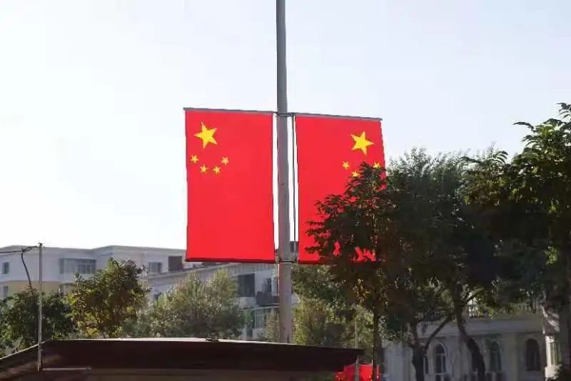 我和我的祖国（4）｜喜迎国庆悬挂国旗 道外城区多条街路绽放“中国红”休闲区蓝鸢梦想 - Www.slyday.coM