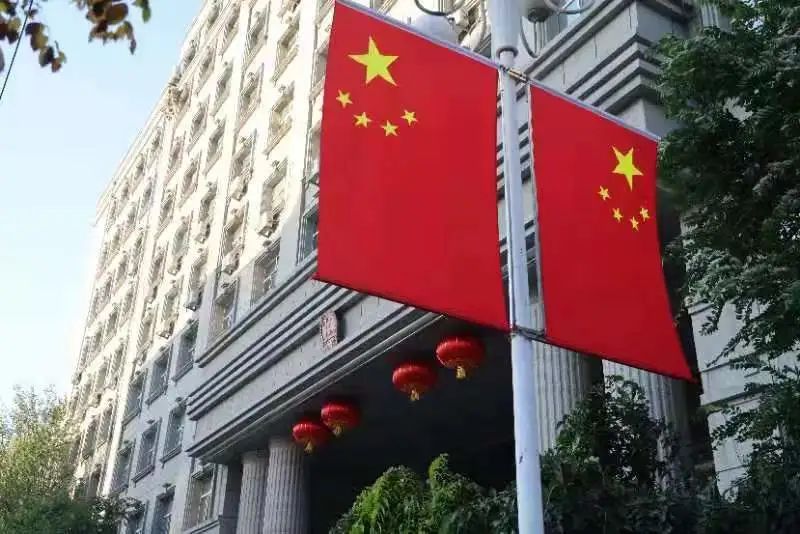 我和我的祖国（4）｜喜迎国庆悬挂国旗 道外城区多条街路绽放“中国红”休闲区蓝鸢梦想 - Www.slyday.coM