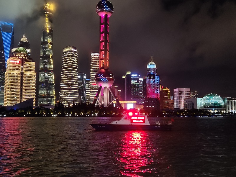 国庆长假前一夜，他们坚守在上海城市安全第一线休闲区蓝鸢梦想 - Www.slyday.coM