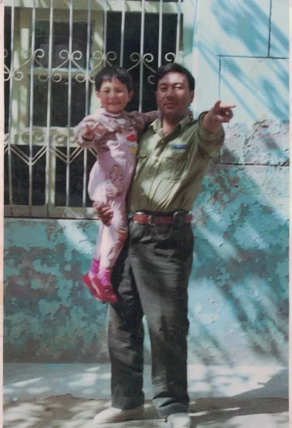 “爸爸，我和哥哥都是警察”休闲区蓝鸢梦想 - Www.slyday.coM