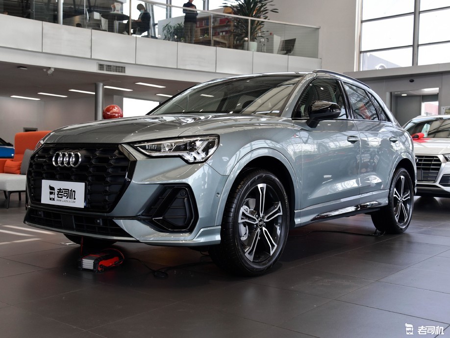 奥迪q3 2021款 45 tfsi quattro 时尚动感型,官方指导价32.