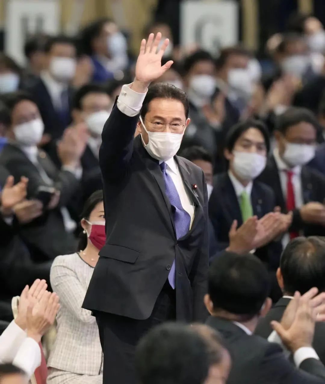▲当地时间2021年9月29日,日本东京,岸田文雄当选日本自民党总裁,将任第100任首相。图/IC photo