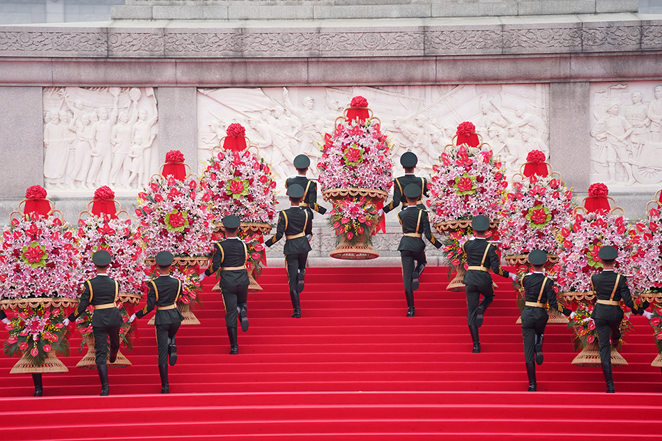 今天鲜花献给英烈第八个烈士纪念日全国群众向先烈致敬