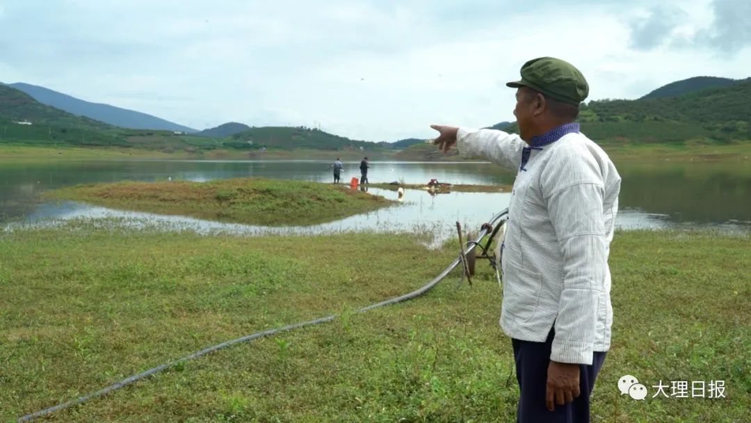 有人落水，70岁的他毫不犹豫带着儿子跳下水库救人！给这对父子点赞！休闲区蓝鸢梦想 - Www.slyday.coM
