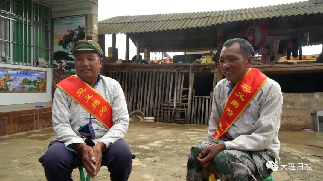 有人落水，70岁的他毫不犹豫带着儿子跳下水库救人！给这对父子点赞！休闲区蓝鸢梦想 - Www.slyday.coM