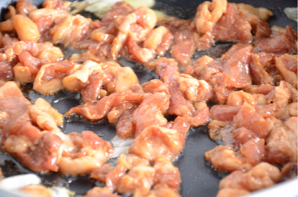 杭椒炒肉丁香辣过瘾，专治各种没有食欲的，实在是太下饭了休闲区蓝鸢梦想 - Www.slyday.coM